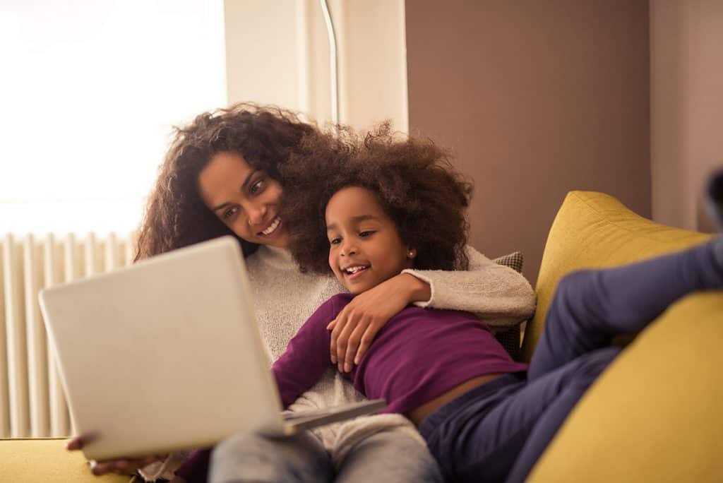 How Free Internet Services Can Help Low-Income Families Stay Connected image