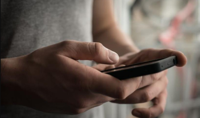 Top 5 Programs Offering Free Cell Phones and Monthly Service in the USA image